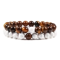 Vista dettagliata del set di bracciali con perle da 8 mm in occhio di tigre e turchese - Set da 2 pezzi / Occhio di Tigre & Howlite