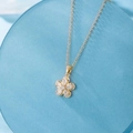 Collier élégant avec pendentif fleur dorée et feuilles de zircone pour femme - Fleur