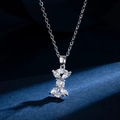 Collana a fiori minimalista in acciaio al titanio argento con pietre di zircone - Argento