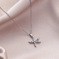 Elegante Seestern-Halskette mit Zirkonia auf luxuriösem roségoldenem Seidenhintergrund - Mit Kette / Silber