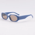Retro-Sonnenbrille in Hellblau mit dickem Polygon-Rahmen und dunkelbraunen Gläsern - Blauer Rahmen Champagner Gläser