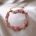 Bracciale con cristalli rosa irregolari e catena regolabile placcata in oro - Frammenti di Quarzo Fragola Rosa / Rosa