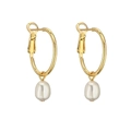 Elegante 14K vergulde oorringen met witte druppelparels op een strakke witte achtergrond - Goud Hoepel Waterdruppel Parel Hanger