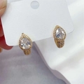 Elegante gouden druppeloorbellen met peervormige zirkonia en kleine strassteentjes - Goud Peervorm Strass