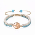 Détail d'un bracelet tissé en turquoise et pierre blanche avec pendentif arbre de vie - Turquoise