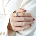 Minimalistischer unregelmäßiger silberner Ring mit stilvollem doppellagigem Wickel-Design - US 7 / Silber