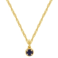 Dettaglio della collana con pietra portafortuna blu e catena placcata oro 18K - Settembre