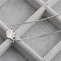 Collana a corona d'argento con zirconi cubici su velluto grigio di alta qualità - Corona A Platino