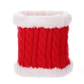 Détail d'un cache-cou en tricot torsadé rouge avec doublure en fausse fourrure blanche - Cache-cou Rouge