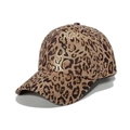 Honkbalpet voor dames met luipaardprint en gouden details getoond vanuit een 45-graden hoek - Khaki