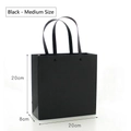 Sacchetto regalo medio in carta nera opaca con manici a rivetto misura 20x8x20cm elegante - Medio / Nero