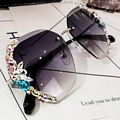 Lunettes de soleil sans monture avec verres dégradés et cadre orné de strass colorés - Dégradé Gris