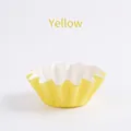 Dettaglio di un pirottino di carta giallo ondulato con interno bianco e pieghettato - 50 Pezzi / Giallo