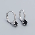 Elegantes pendientes de aro en plata s925 con una sola piedra de circón negro redonda - Color Platino (Piedra Negra)