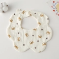 Detalle de babero de algodón para bebé en forma de pétalo con estampado de tigre - Delantal De Gasa Con Flores - Pequeño Tigre