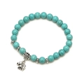 Detail van turquoise kralenarmband met een zilveren olifantenhanger en bloemendistances - Olifant 2