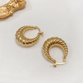 Pendientes de aro de acero de titanio dorado con diseño de croissant y textura espiral - Hebilla de oreja de croissant / Dorado