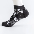 Chaussettes décontractées en coton à motif camouflage gris sur pied mannequin - Taille EU 41-46 / Motif Camouflage