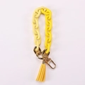 Portachiavi a catena in acrilico con sfumatura gialla e nappa a frange coordinata - Giallo Oro e Giallo Pallido