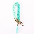 Bracciale portachiavi a catena in acrilico verde sfumato con nappa e chiusura dorata - Blu Lago e Blu Chiaro