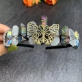 Handgefertigter Haarreif aus Aura-Quarz-Kristallen mit Bronze-Schmetterling für Bräute - Weiße Kristalle + Aura Quarz + Antike Bronze Draht + Schmetterling
