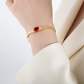 Elegante bracciale a catena serpente dorata con pietra preziosa rossa ovale - 17+3cm / Bracciale Oro Pietra di Vetro Rossa