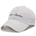Berretto da baseball in cotone bianco con ricamo viola dal design minimalista - Regolabile / Bianco