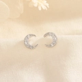 Orecchini a lobo a mezzaluna in argento con cristalli di zirconia cubica micro-pave - Argento