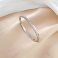 Bracciale ovale in acciaio inossidabile argento con pavé di cristalli su sfondo seta - Stile Argento Con Zirconi (Q318) / Argento (Q318)