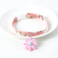 Detail of adjustable pink daisy pet collar with floral pendant and plastic buckle - S (17-32cm) / Pink Daisy