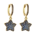 Detailopname van gouden ster oorbellen met micro-pave blauwe zirkonia kristallen - Gouden Basis Blauwe Zirkon 1 Paar