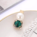 Elegante fermaglio dorato con perla bianca e gemma verde circondata da brillanti strass - Blu Scuro M6206