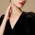 Collier en Y perles d'eau douce baroques avec chaîne dorée et pendentif en nacre - Or champagne
