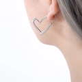 Orecchini minimalisti a forma di cuore in argento lucido acciaio per le donne - F895-Orecchini a cuore in acciaio / Color Acciaio