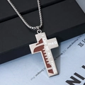Titanium stalen kruis ketting met donkerbruine inleg en gravure aan een kralenketting - Voetbal Textuur Kruis / Bordeauxrood