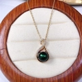 Collier élégant en or avec pendentif perle vert foncé et zircons cubiques scintillants - 8-9mm (Pendentif Uniquement) / Noir
