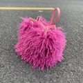 Bolso tipo cubo de pelo sintético rosa con cordón y estilo punk Y2K moderno - Rosa Rojo