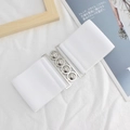 Ceinture large élastique blanche pour femme avec boucle argentée polie à reliefs - 65cm / Blanc