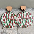 Boucles d'oreilles rondes en bois nordiques avec motifs d'arbres de Noël rouge et vert - Sapin de Noël Rouge et Vert