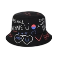 Dettaglio del cappello alla pescatora nero in cotone con stampe graffiti colorate - M (56-58cm) / Nero
