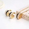 Set collana e orecchini a C con smalto nero e pietre di zircone in finitura dorata - Nero