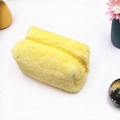Astuccio in peluche giallo morbido con finitura color caramella e chiusura a zip - Giallo
