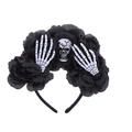 Halloween Haarreif mit schwarzen Stoffrosen, realistischem Totenkopf und Skeletthänden - Schwarz
