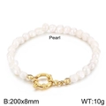 Bracelet ajustable plaqué or 18 carats avec perles blanches naturelles et fermoir à ressort - Style Perle avec Fermoir à Ressort Doré (KB169661-Z)