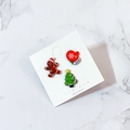 Détail des broches de Noël en acrylique avec bonhomme de pain d'épices et sapin festif - Ensemble 4 (3 Pièces)