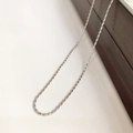 Collar minimalista de acero de titanio plateado con eslabones de granos ovalados pulidos - Plateado