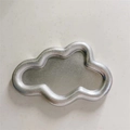 Silberner Wolken-Fotospiegel als Requisite für Schmuck- und Halsketten-Hintergrund - Silberner Wolken-Stil