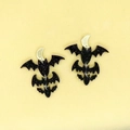 Dettaglio di orecchini a pipistrello nero glitterato e luna d'argento per Halloween - Pipistrello Nero N88