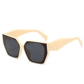 Lunettes de soleil géométriques oversize à monture crème et verres gris foncé - Monture Beige Verres Gris Noir