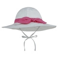 Baby Sonnenhut aus weißer Baumwolle mit pinker Schleife und praktischem Kinnband - Weiß + Rosarot
